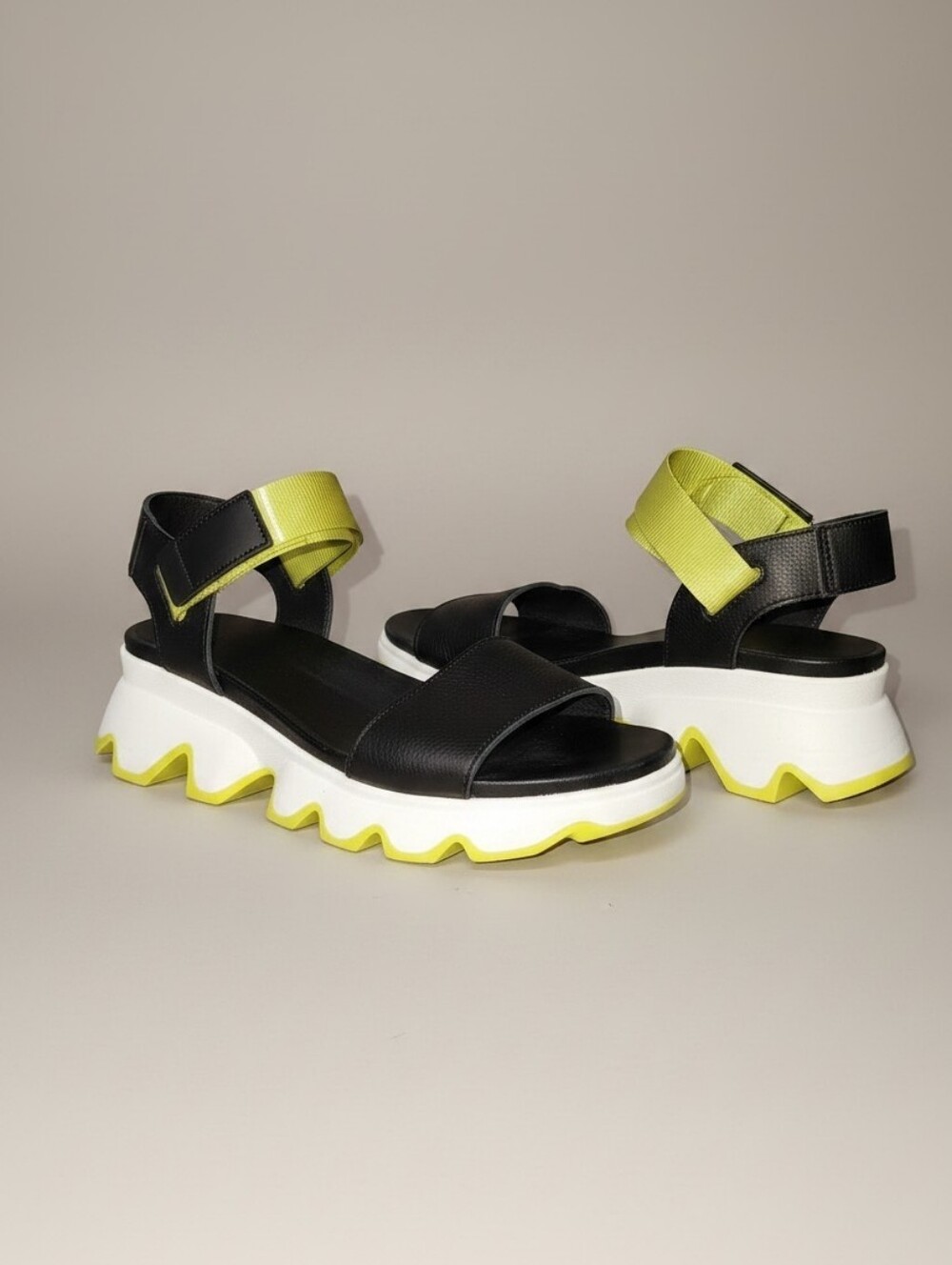 Sorel Kinetic Sandals Size 9.5 Black Neon Yellow Chunky Sporty Platform Sandals